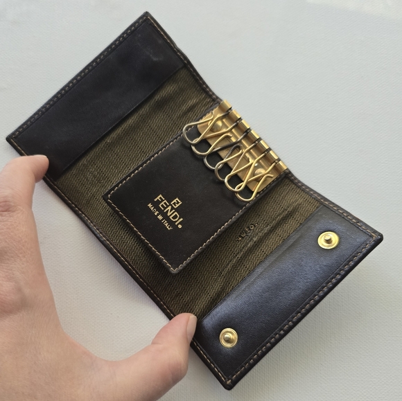 🔑 FENDI Zucca 6 Key Holder - Picture 8 of 14